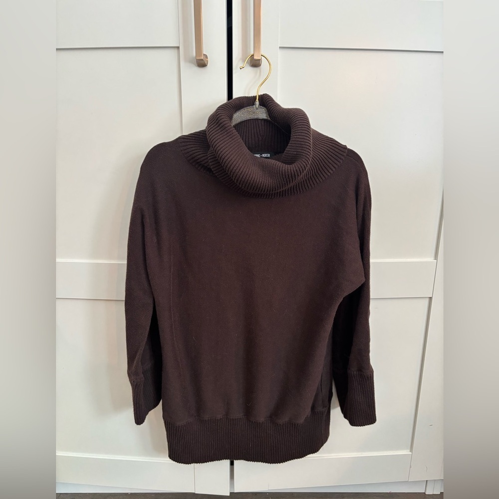 Spring + Mercer Brown Turtleneck Sweater Large Classic Cozy Minimalist